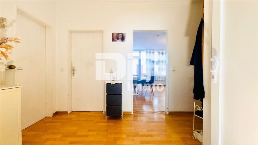 Wohnungspaket 3 Zimmer + Apartment mit Balkon, Panoramablick in Traumlage - WE1 Flur / Diele
